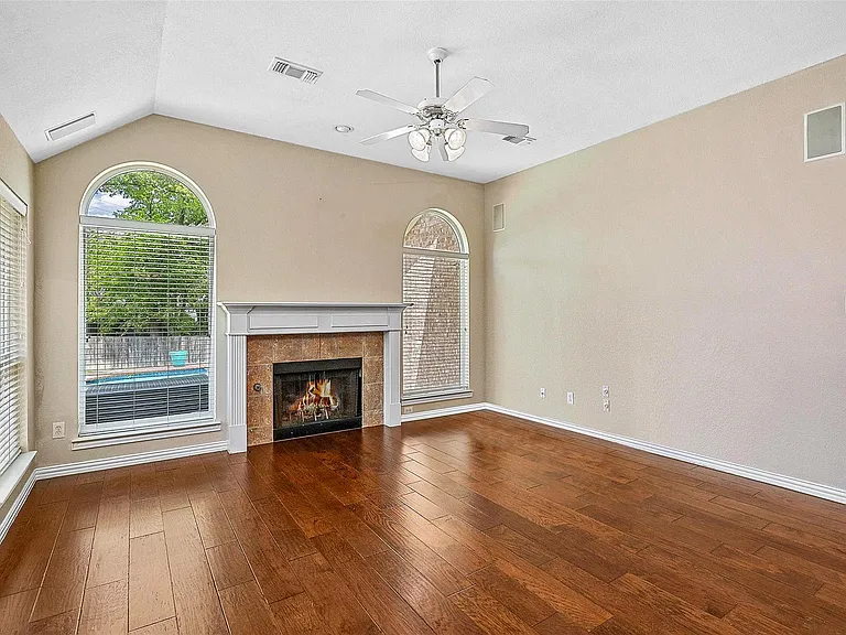 3929 Autumn Ln — Photo 10