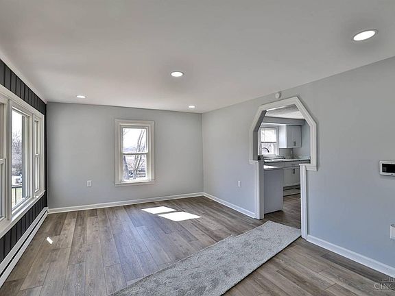 4th image of 2033 Milton St