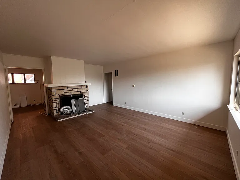 800 N Glenoaks Blvd — Photo 3