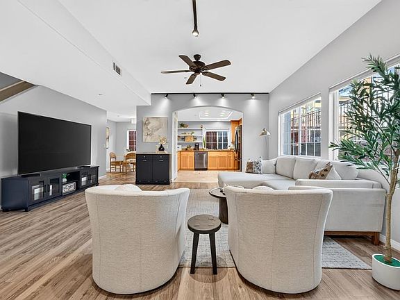 3rd image of 3951 Riviera Dr