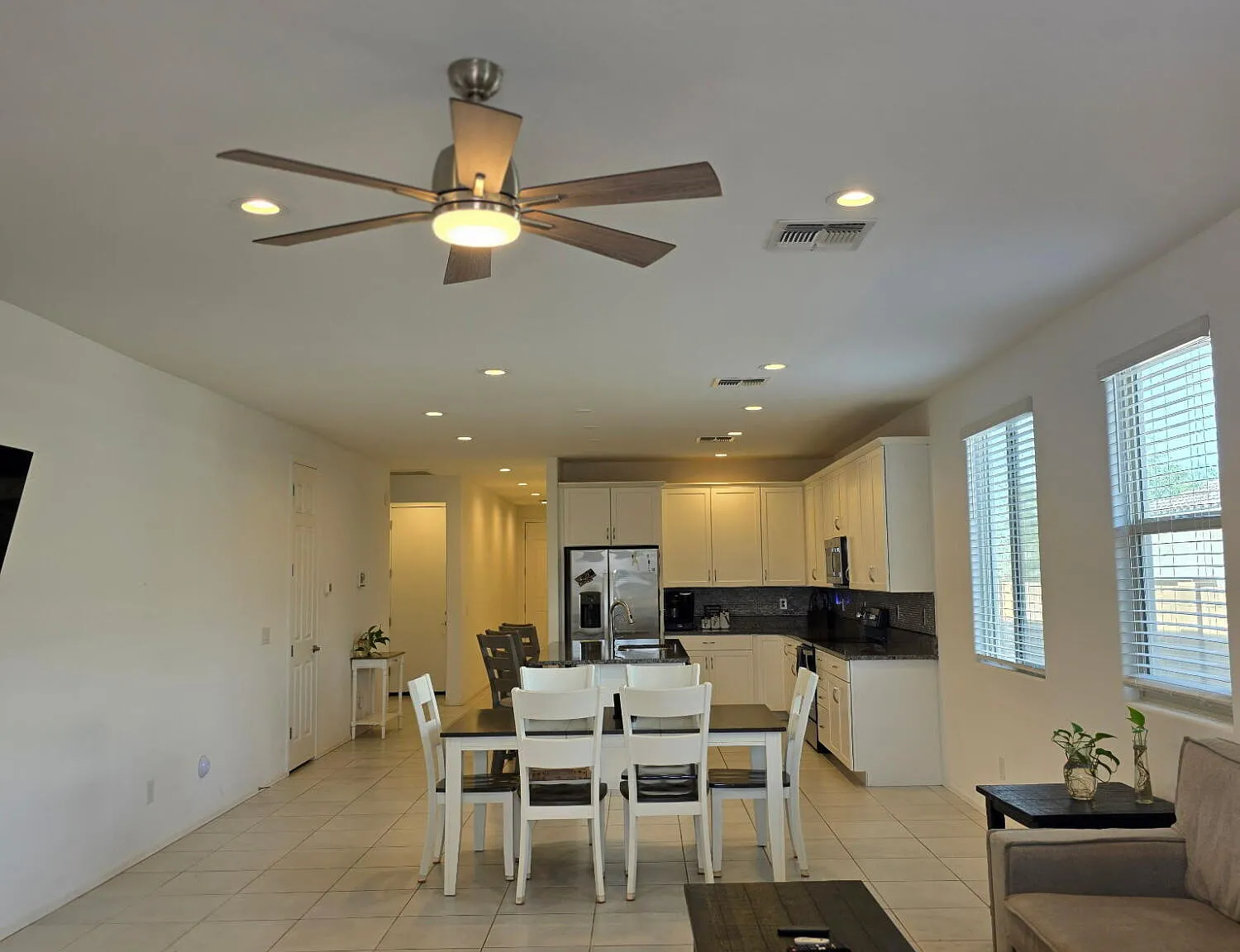 4 bed, 3.0 bath, 2095 sqft, $2,300 — Photo 3