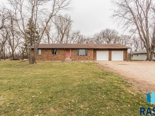 7904 E Callies Pl, Sioux Falls, SD 57110