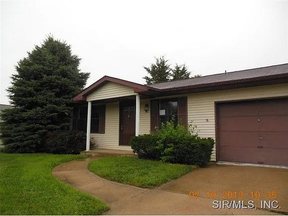 35 Fox Meadow Ln APT B photo 1