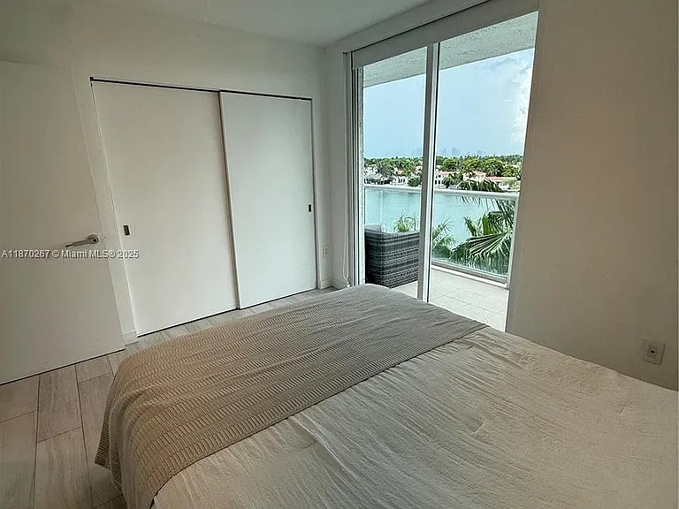 5900 Collins Ave #705 — Photo 18
