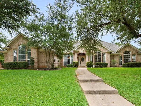 8904 Thornway Dr, North Richland Hills, TX 76182