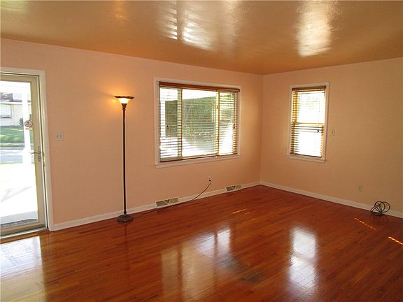 3rd image of 408 Indiana Ave