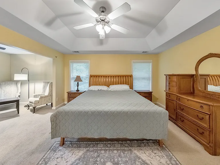 179 Holbrook Dr — Photo 13