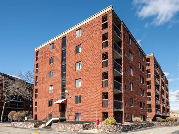 159 Main St APT 52B, Stoneham, MA 02180