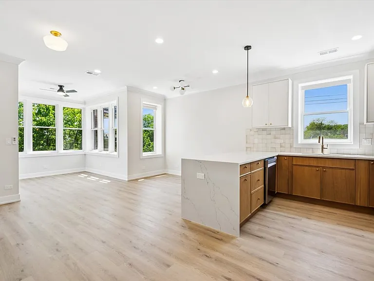 1540 W Rosemont Ave #3 — Photo 2
