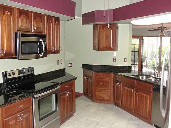 4th image of 9884 Ashley Dr