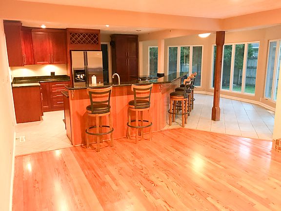 4th image of 612 S Claypool Ct