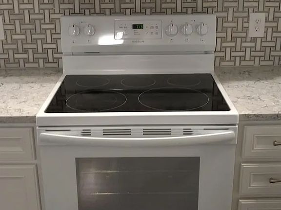 4th image of 137 Oakland St