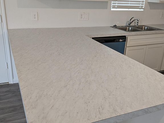 Spacious kitchen counters