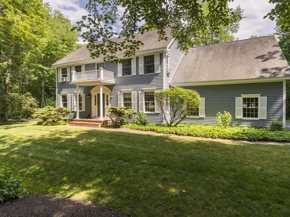 3 Spruce Lane, Falmouth, ME 04105