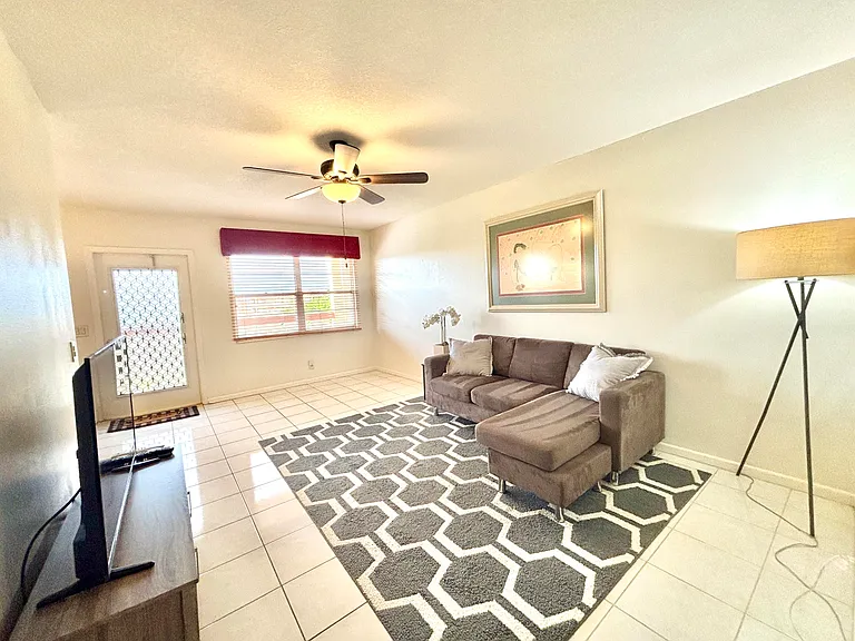 4032 Newcastle St #B — Photo 6