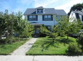 26 Locust Pl #1, Manhasset, NY 11030