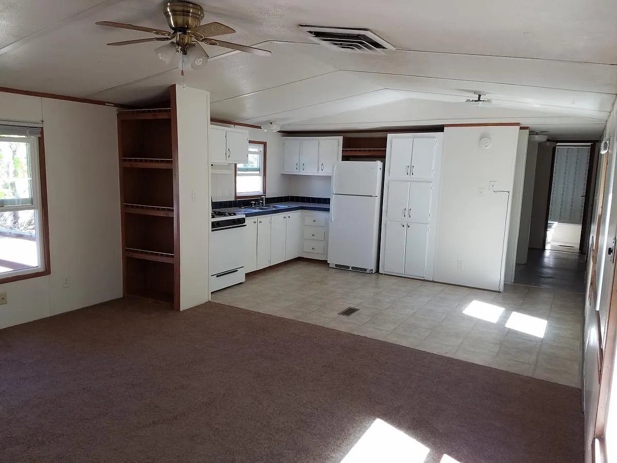 3 bed, 960 sqft, $1,600 — Photo 3