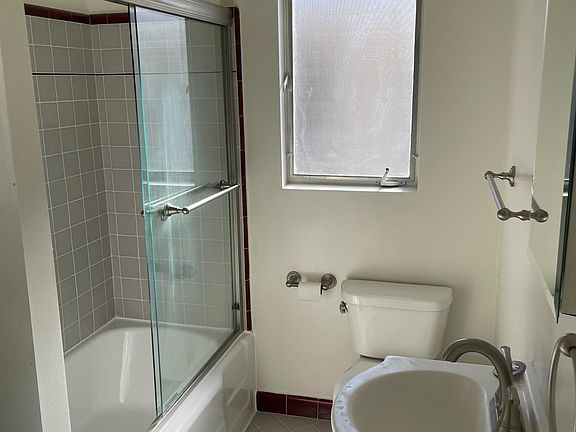 5th image of 1111 S Shenandoah St #5