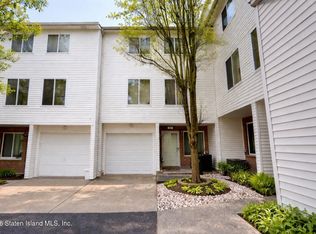 33 Amanda Ct, Staten Island, NY