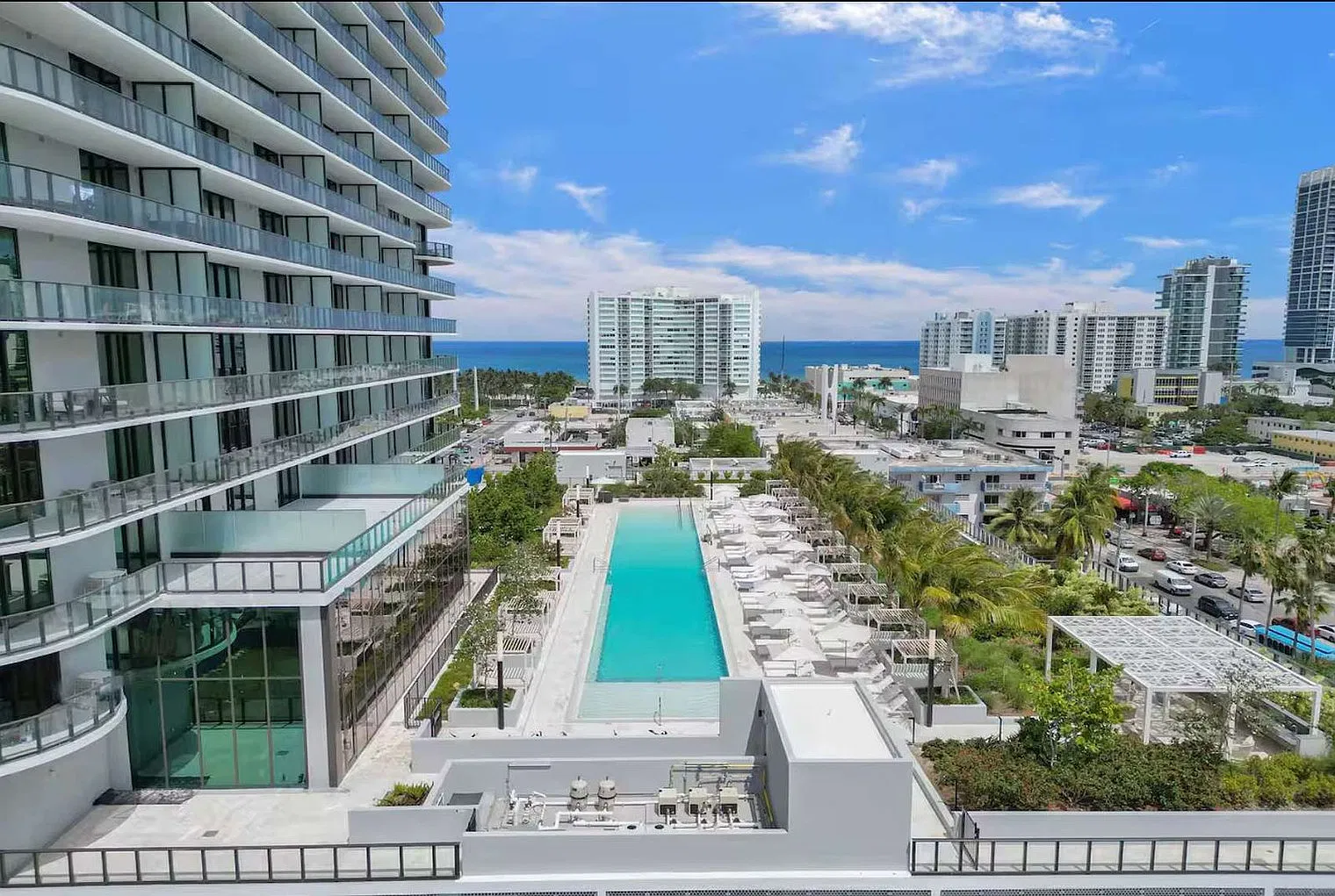 1 bed, 1.0 bath, 592 sqft, $11,545 — Photo 2