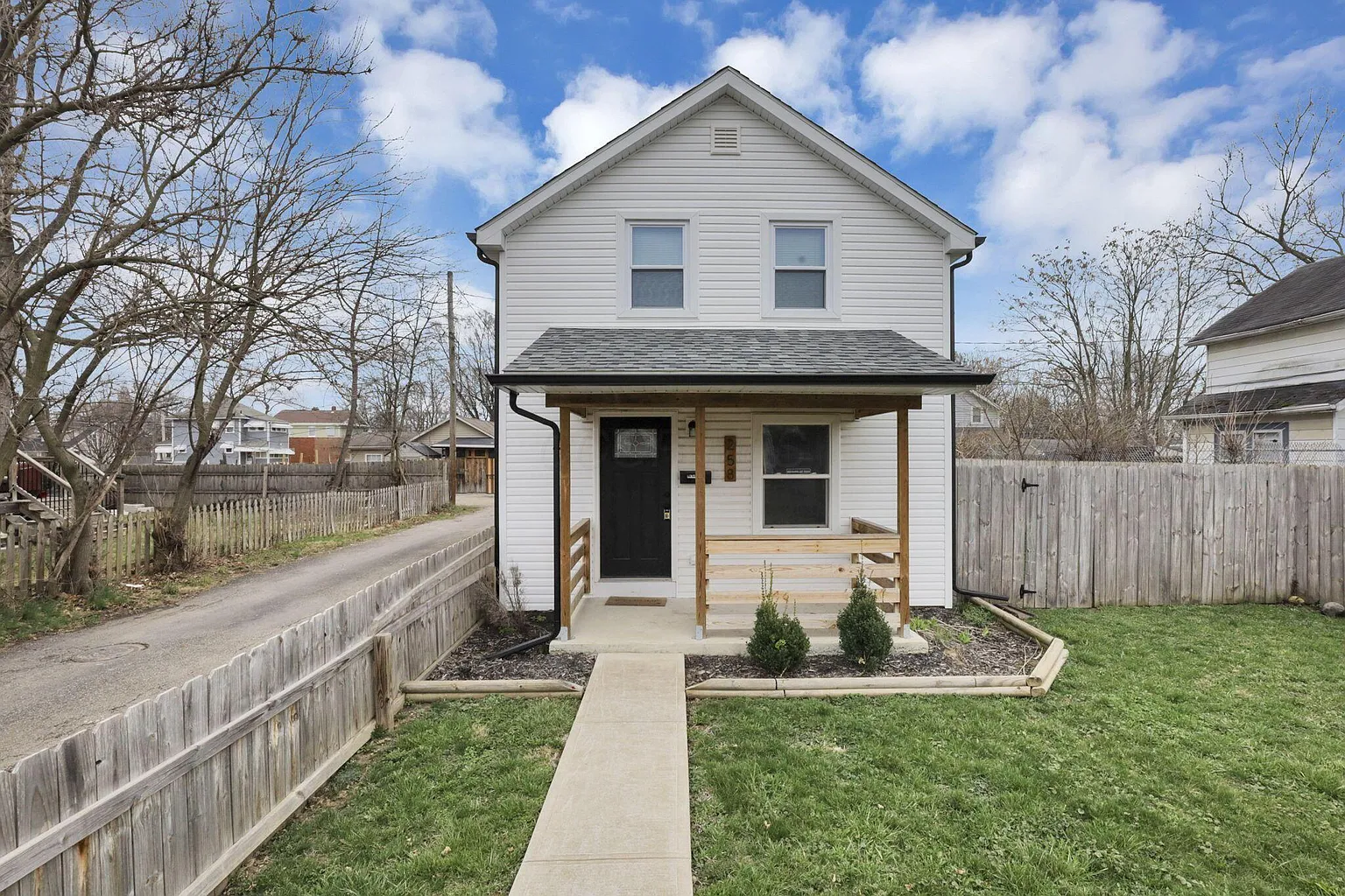 258 Wrexham Ave photo 1