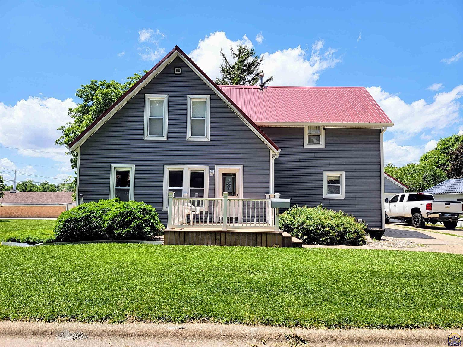 335 Spruce St, Sabetha, KS 66534 Zillow