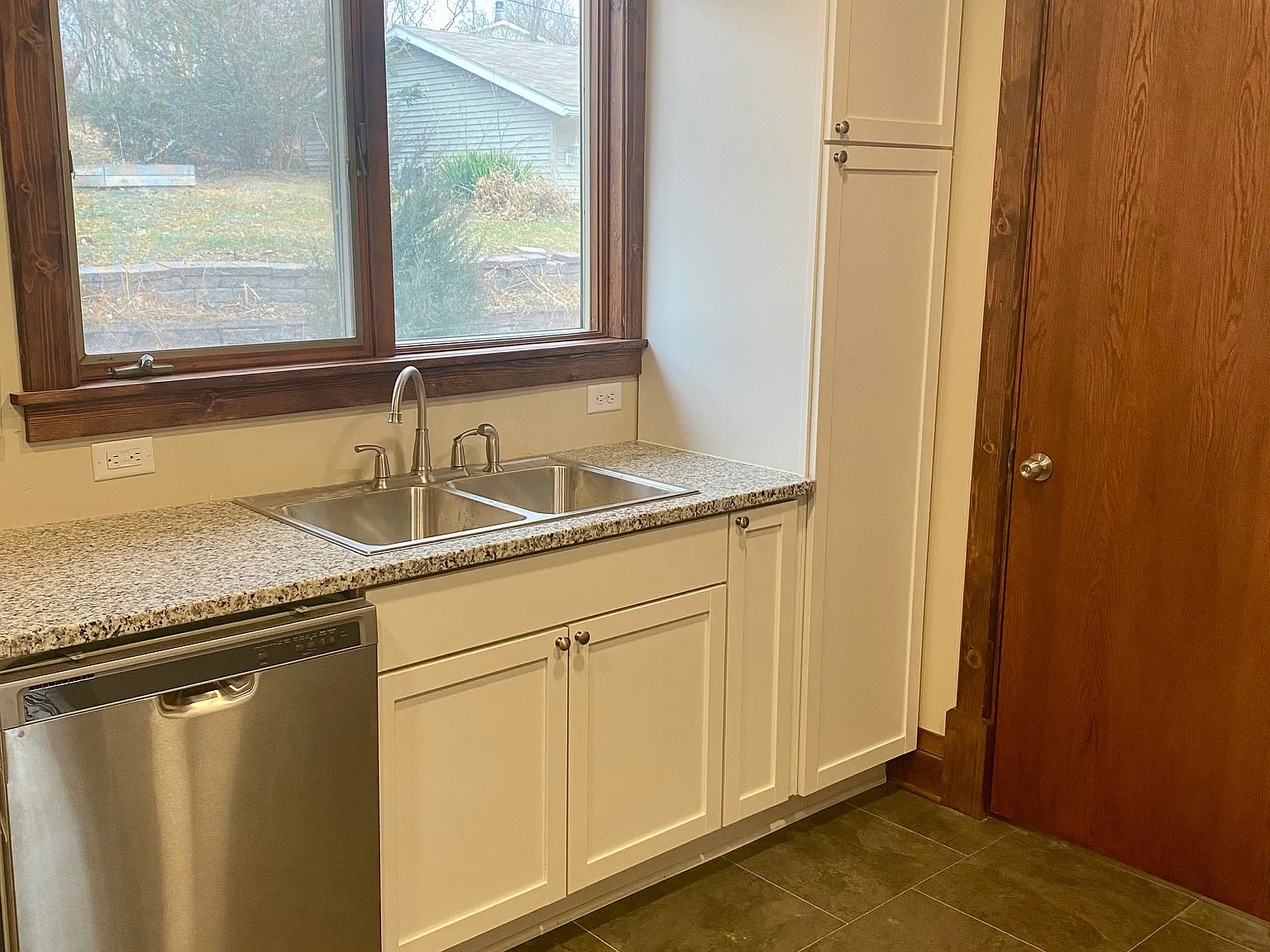 3 bed, 1492 sqft, $1,700 — Photo 2