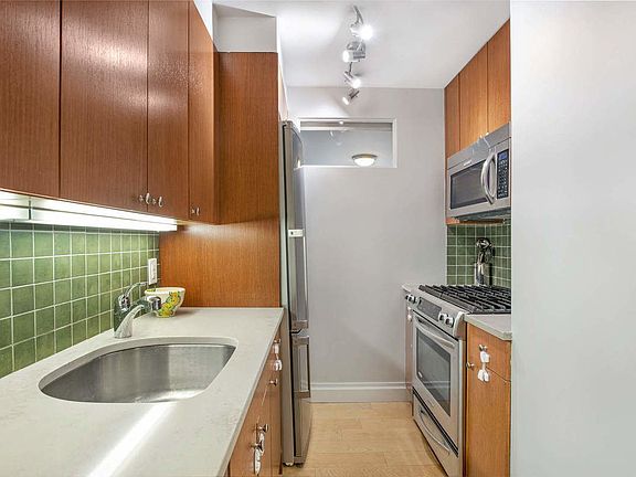 5th image of 205 3rd Ave APT 4-S