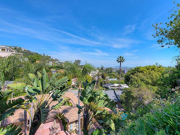 5th image of 1305 Sunset Plaza Dr