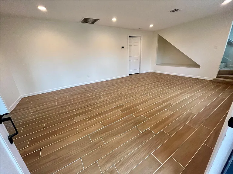 302 Moody St — Photo 4