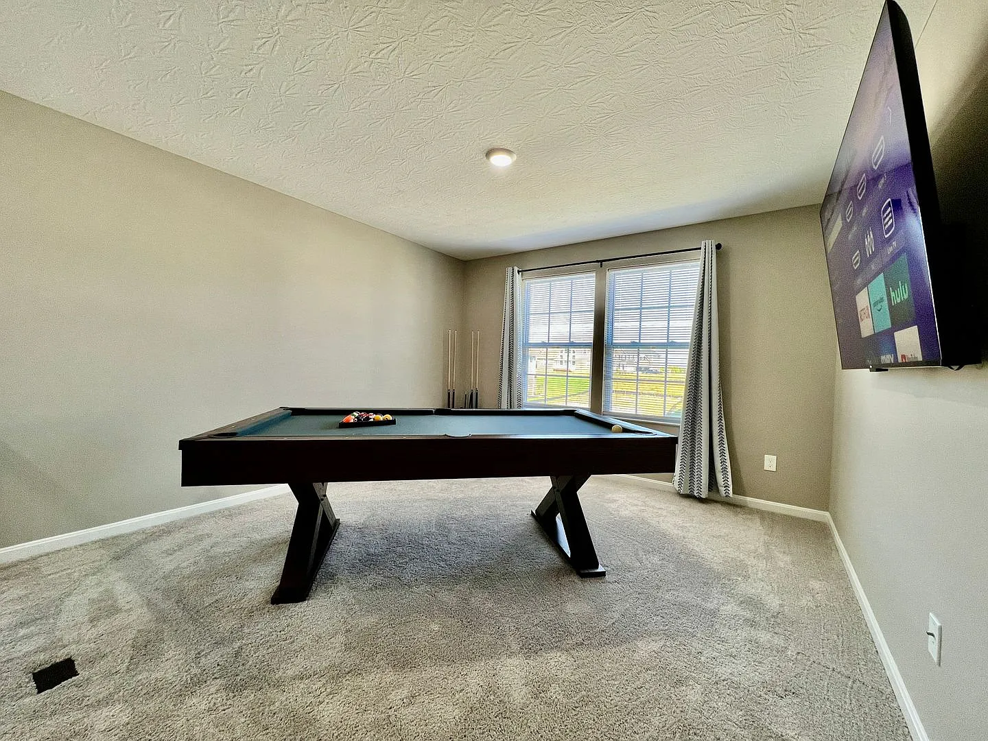 Brand new Executive home in Liberty Twp, Ohio — Photo 2