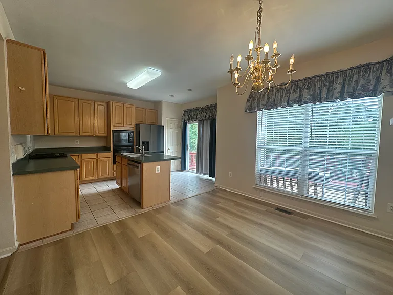 8359 Regal Oak Ct — Photo 15
