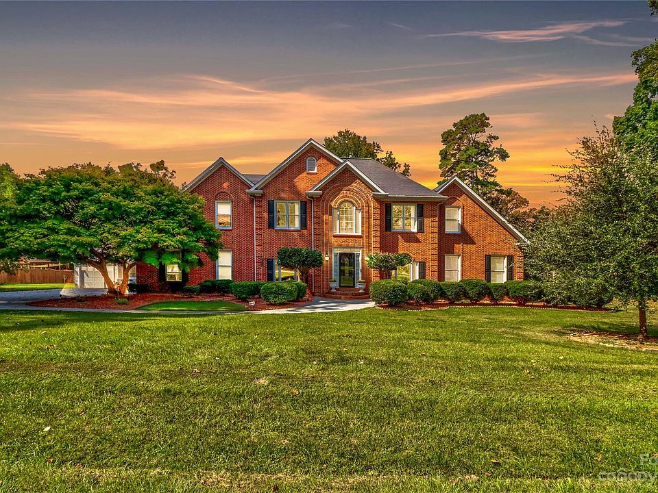 1st image of 157 Lakeshore Dr