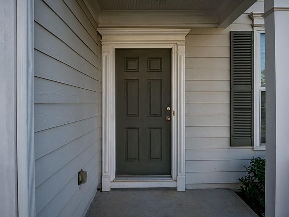 3rd image of 813 Plaintain Dr