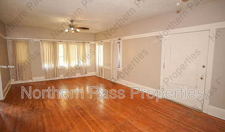 7600 Franklin Dr — Photo 3