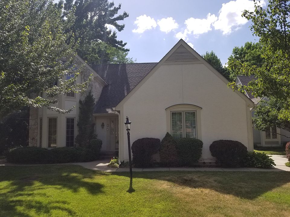1st image of 8 SW Westboro Pl