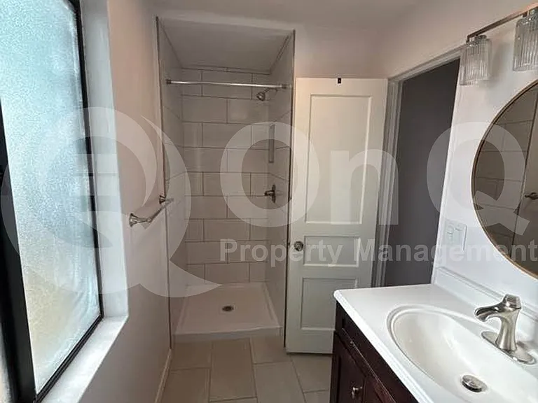 1002 E Simmons St — Photo 23