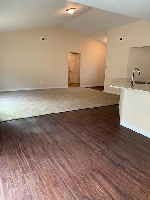 3 bed, 2.5 bath, 1500 sqft, $2,250 — Photo 4
