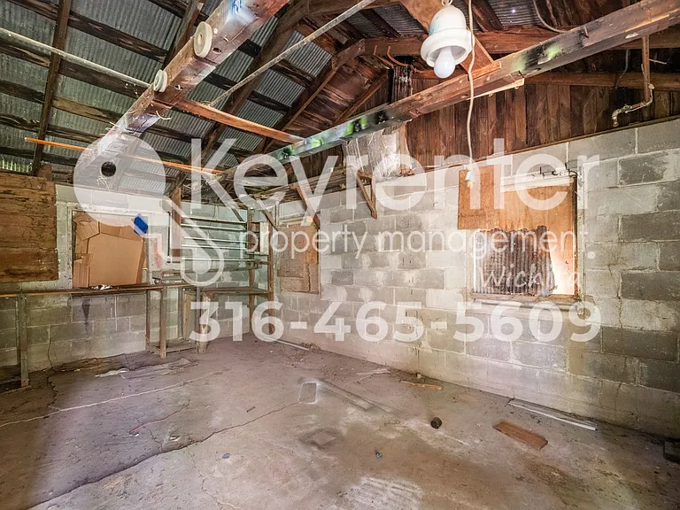 325 N Tracy St — Photo 24