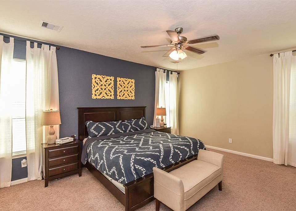 1st image of 102 Easton Glen Ln