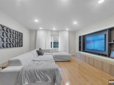 547 Gorge Rd APT 2E, Cliffside Park, NJ, 07010
