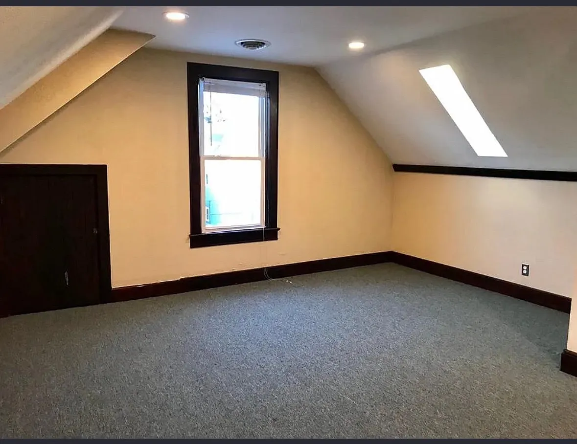 1 bed, 1300 sqft, $1,200 — Photo 2