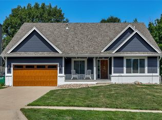 2262 NW 141st St, Clive, IA 50325