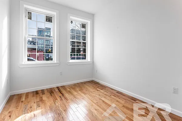 Rented by EXR | media 60