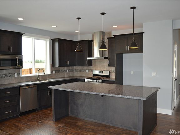5th image of 208 Cooper Ln N