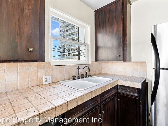 4th image of 1040 Carol Dr