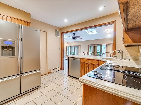 2nd image of 35 Stephen Dr