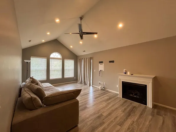 4035 Cornerstone Dr #176, Canton, MI 48188
