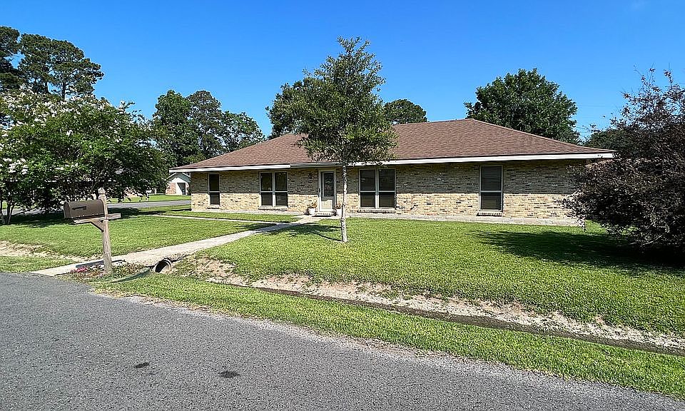 1st image of 101 Woodlawn Dr