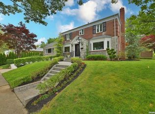 8255 213th St, Queens Village, NY 11427